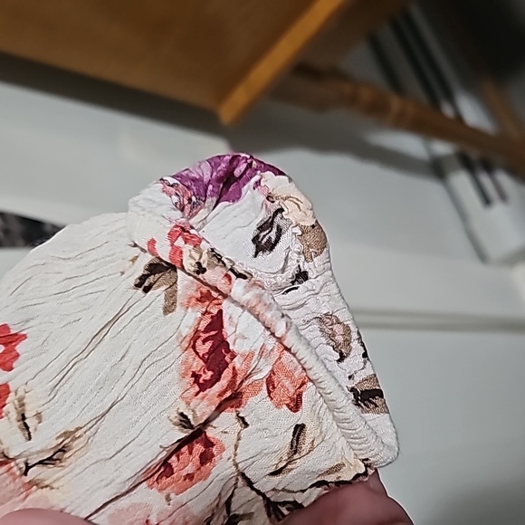 Like new, torrid blouse with pink and maroon flowers. - Picture 5 of 6